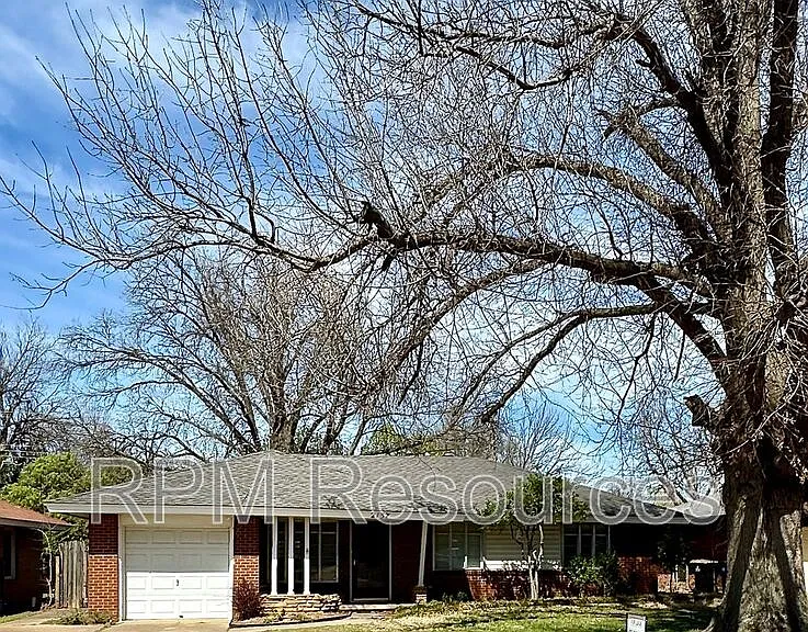 2137 Barclay Rd — Photo 2