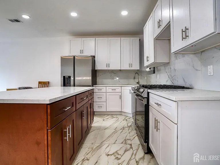 9017 Riverside Pl — Photo 7