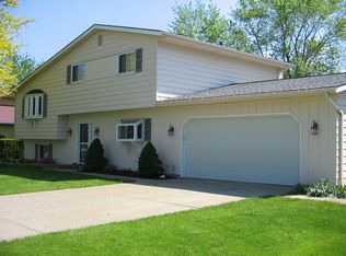 8389 Barton Dr, Strongsville, OH 44149