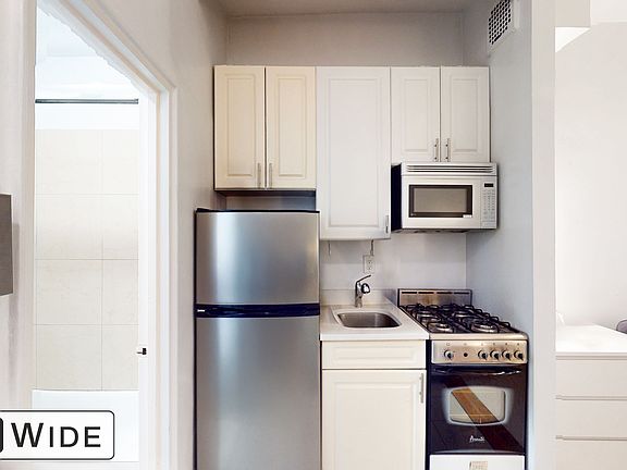 3rd image of 418 E 74th St APT 1C