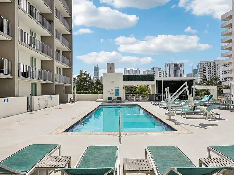 Riverview One Apartments — Photo 11