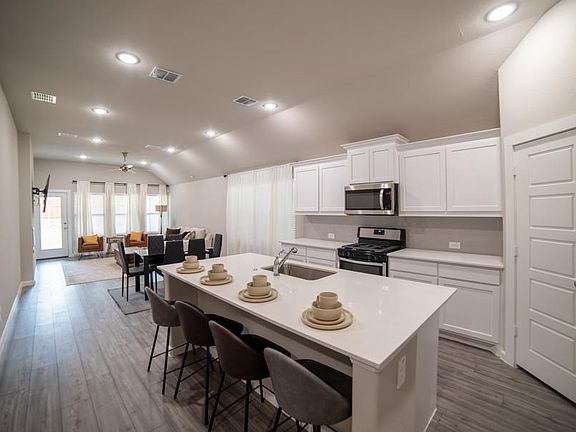 3rd image of 6108 Tawakoni Ln