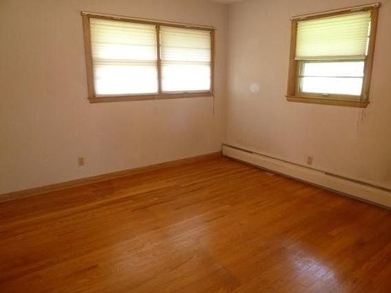 4th image of 1380 Sunnycrest Dr