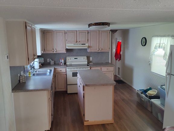 3rd image of 5 John F Kennedy St #5