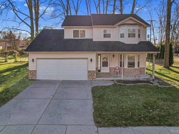 661 Townsend Ct, Algonac, MI 48001