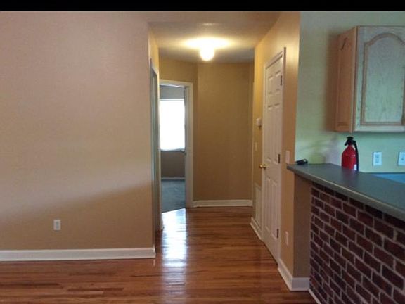 3rd image of 520 E Amelia St