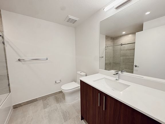 5th image of 930 NW 39th Ave #B