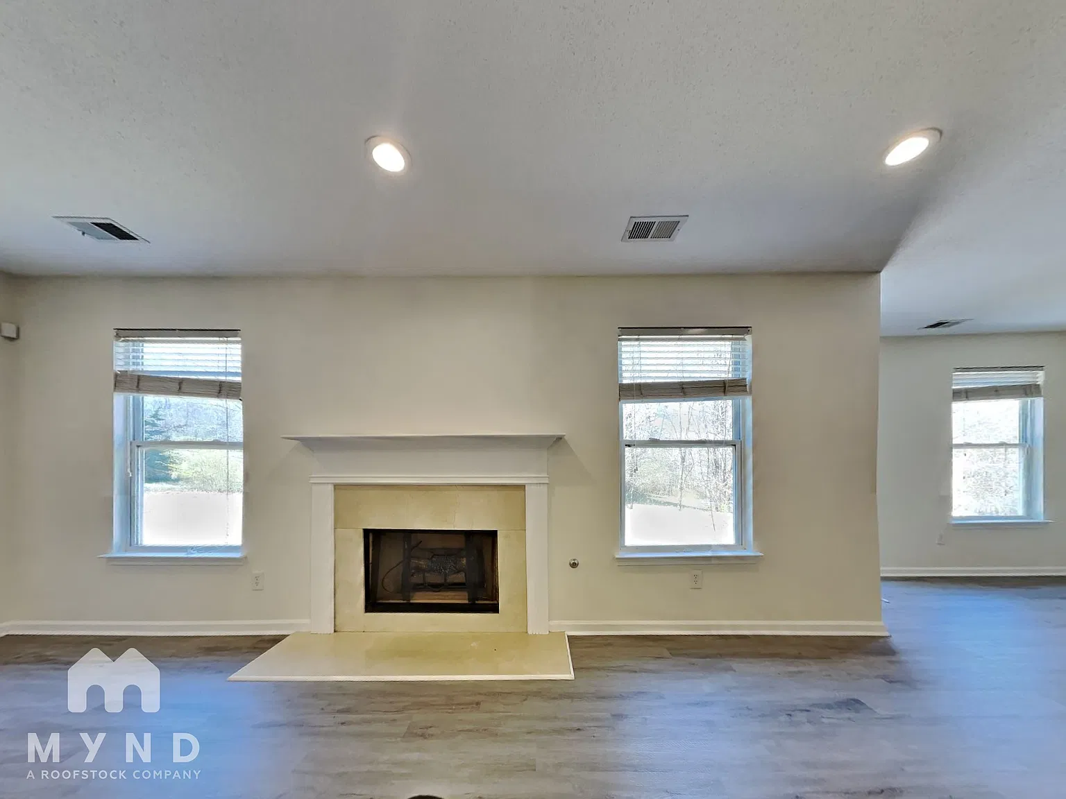 4 bed, 2.5 bath, 2863 sqft, $2,289 — Photo 3