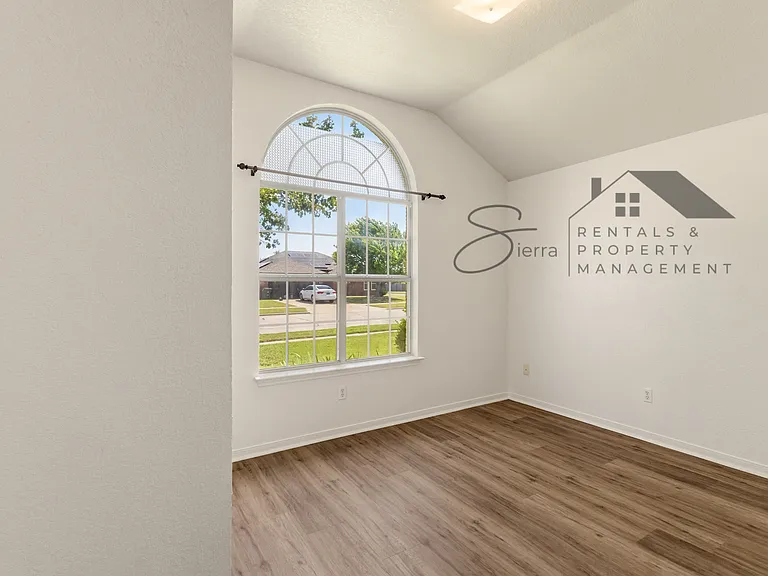 2304 Sandstone Dr — Photo 14