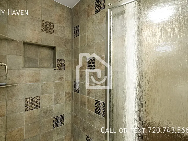 1121 S Williams St — Photo 33