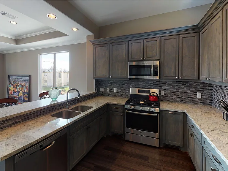 3911 Griggs Rd — Photo 36