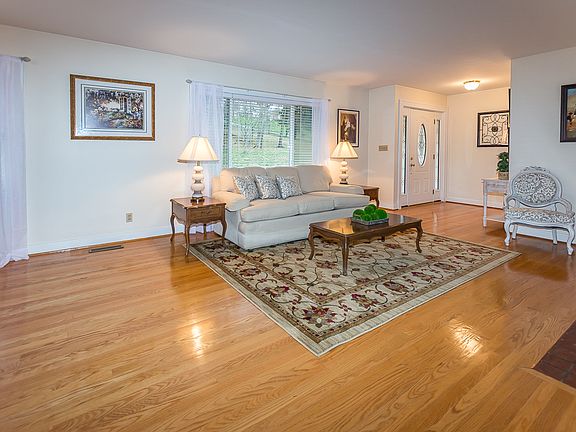 3rd image of 502 E 10th Ave