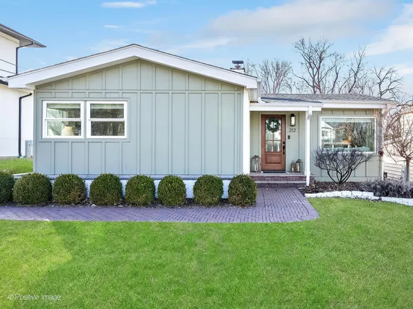 212 Woodstock Ave, Clarendon Hills, IL 60514