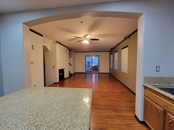 Living room (2nd floor)