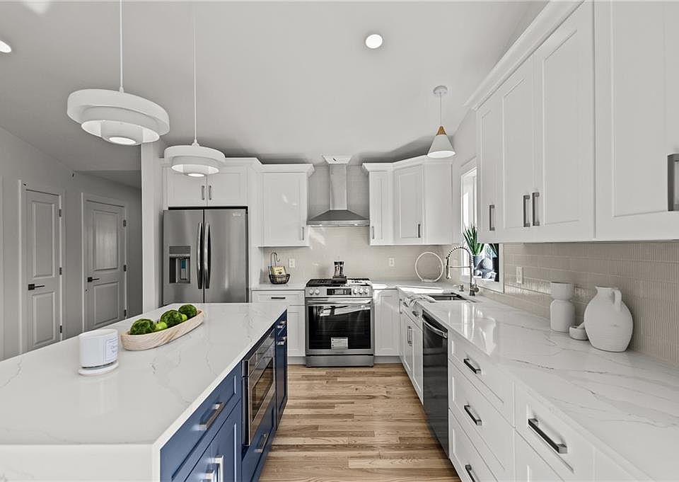 1st image of 700 Sandy Ln #4