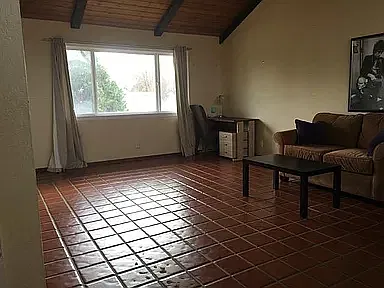 3 bed, 2.5 bath, 2100 sqft, $5,500 — Photo 2