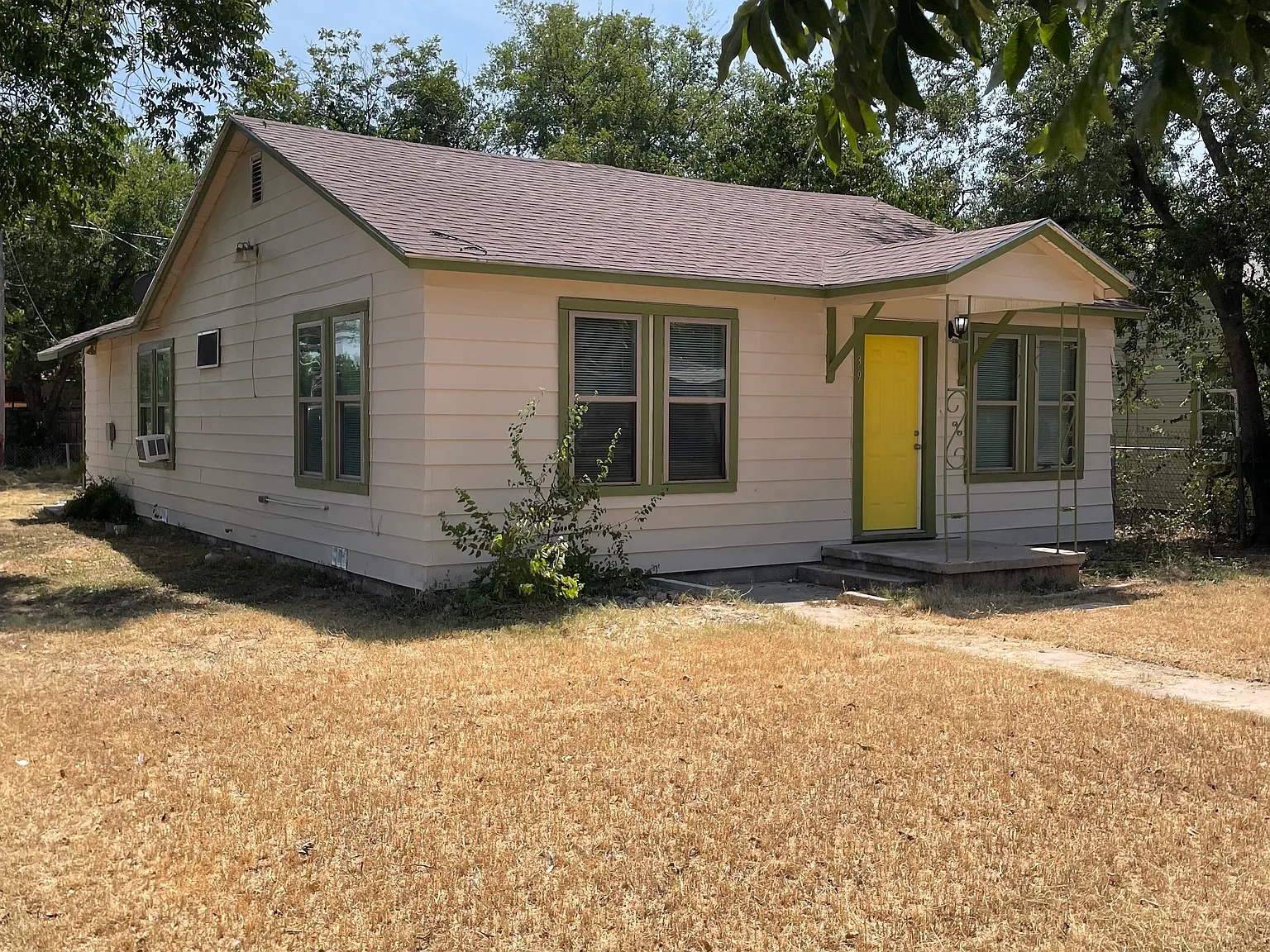 3 bed, 1600 sqft, $1,475 — Photo 2