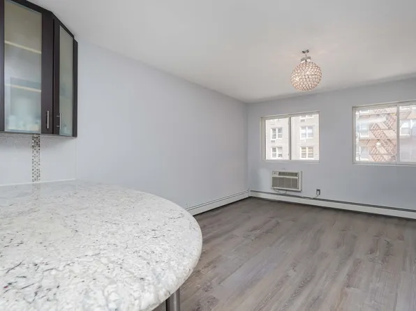 3225 Shore Parkway image 11 of 27