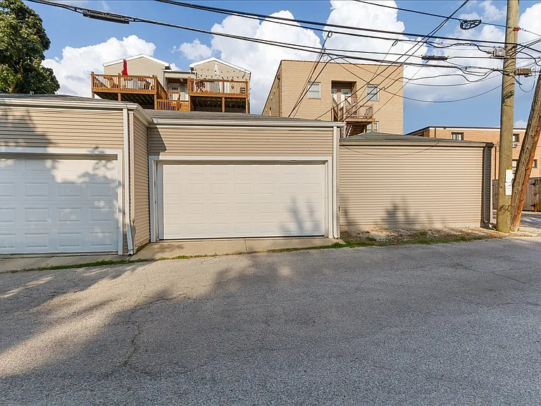 7028 N Ridge Blvd #2S — Photo 23
