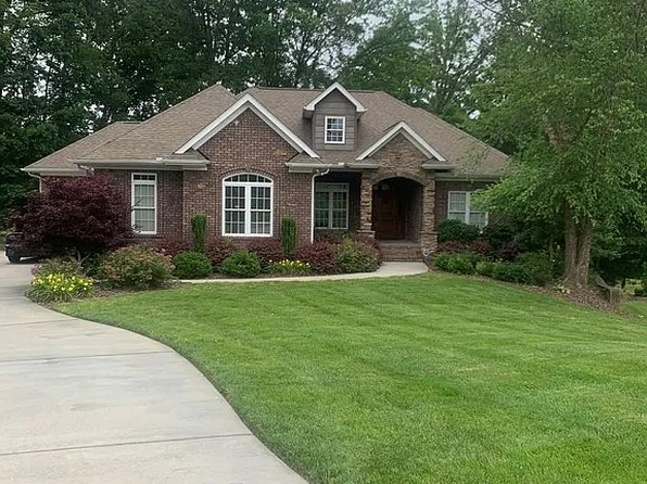 142 Kapalua Ct, Winston Salem, NC 27107