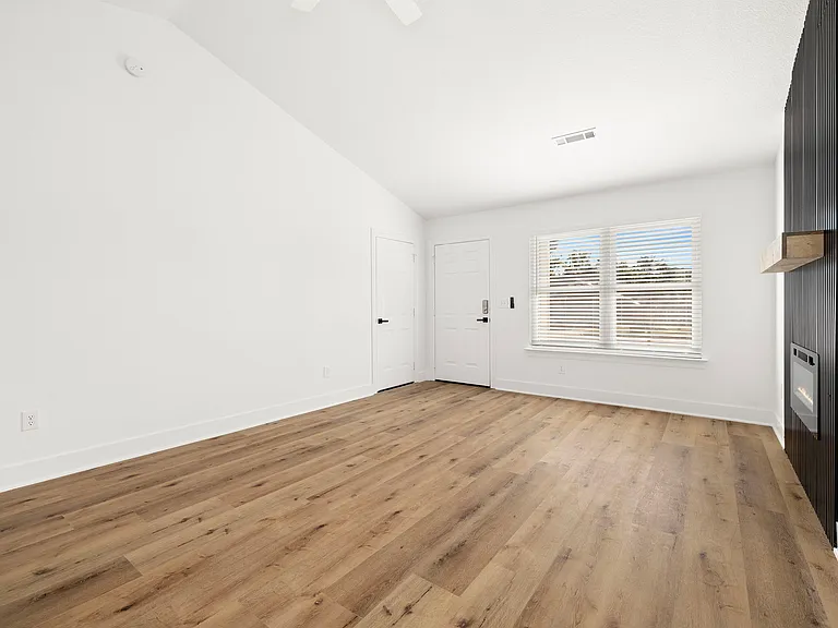 820 SW Arrowhead Dr — Photo 5