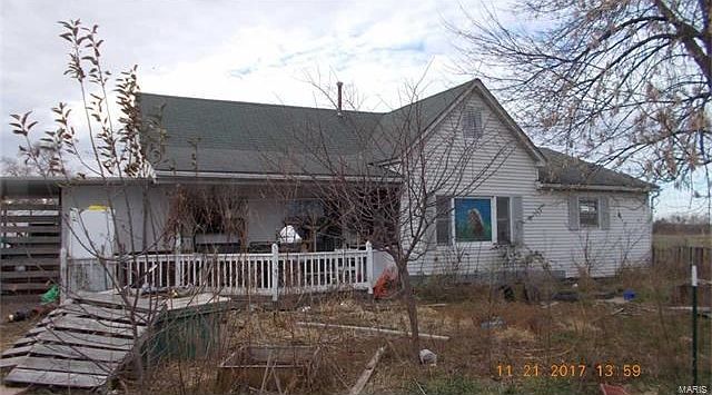 1st image of 710 E Bellflower St