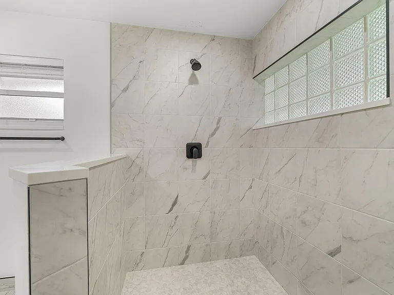 908 Hibiscus Dr — Photo 16