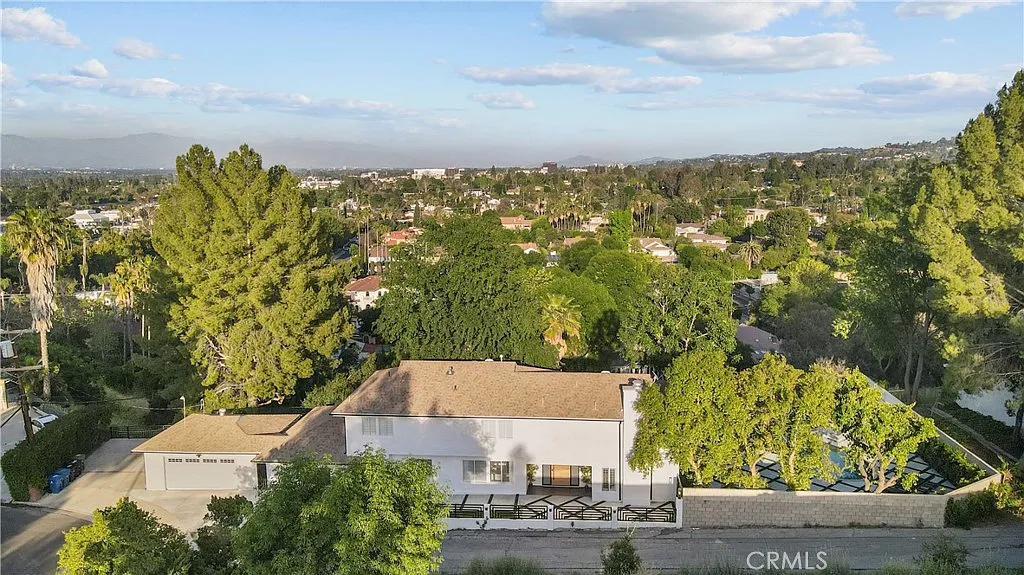 7 bed, 3788 sqft, $15,000 — Photo 2