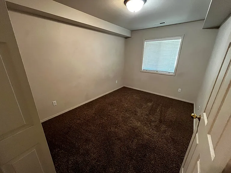 2518 Valley View Ct #B — Photo 9