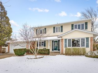 609 Wellington Ave, Elk Grove Village, IL 60007