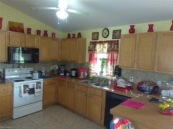 3rd image of 877 Sunflower Ct