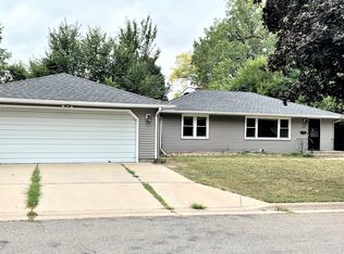 1946 Yorkshire Ct, Saint Paul, MN 55116