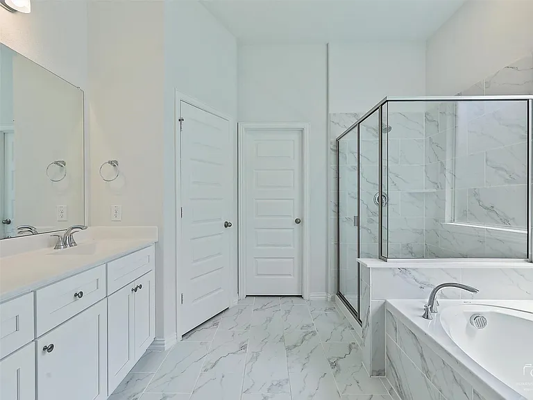 3011 Hobbs Ln — Photo 8