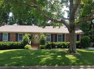 2821 Lenoir Dr, Greensboro, NC 27408