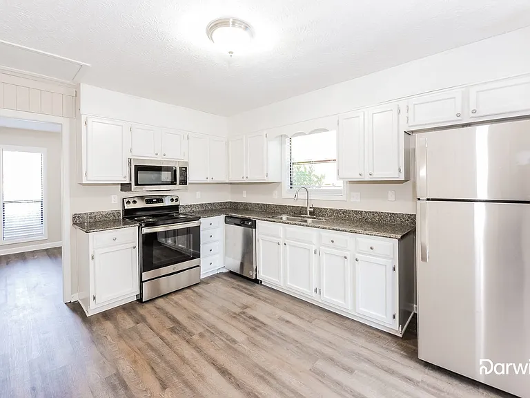 275 Sabrina Ct — Photo 3