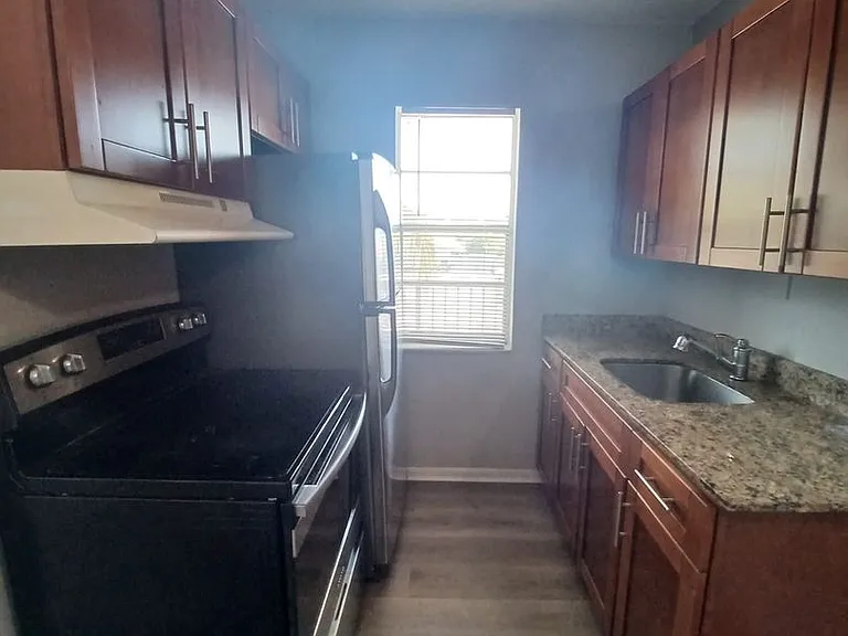 1015 NE 17th Ave — Photo 5