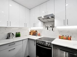 630 Roche Point Dr #306, North Vancouver, BC V7H3A1