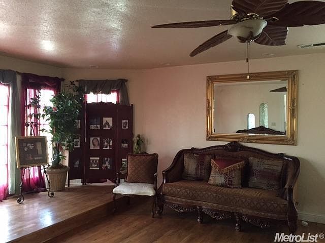 2nd image of 2928 E Juliet Rd