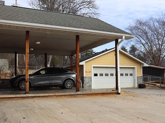 4th image of 1020 Cat Creek Rd