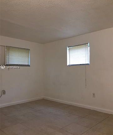 5th image of 760 NE 139th St