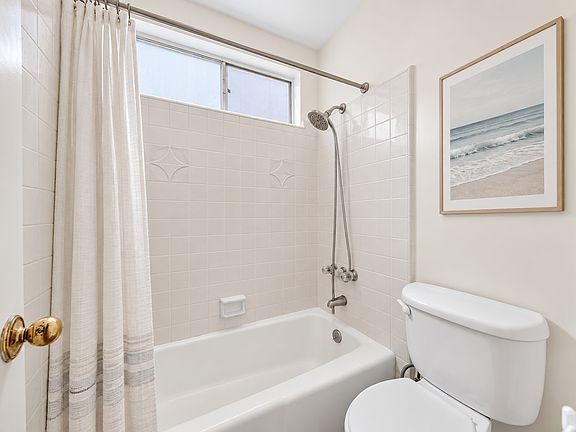 2nd image of 19 19th Ave APT 1