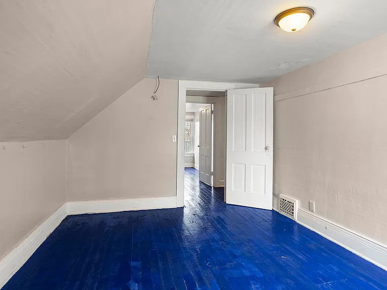 615 E 3rd St — Photo 16