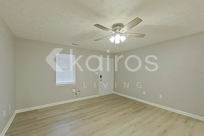 320 Deerpark Dr — Photo 3
