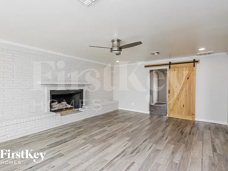 1132 N Rose St — Photo 3