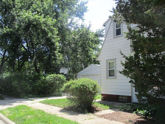 2nd image of 2225 Latham St