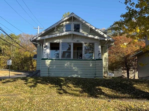 834 N 4th St, Savanna, IL 61074