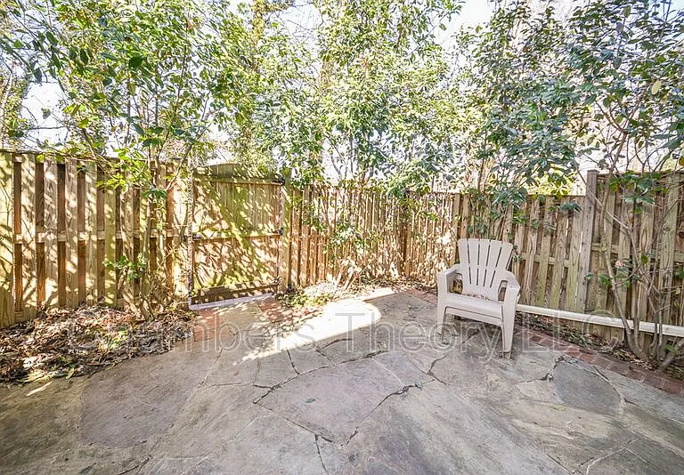 16 Carriage House Cir — Photo 24