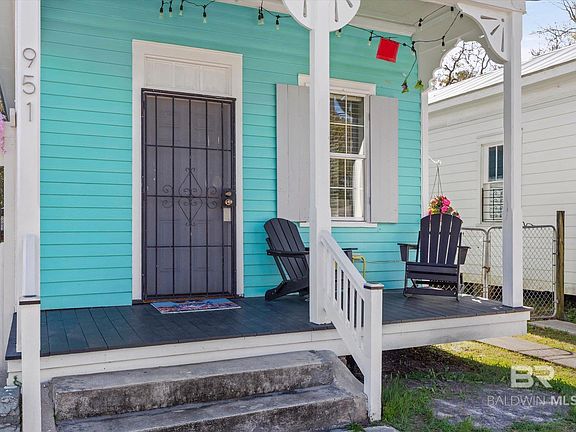 2nd image of 951 Montgomery St