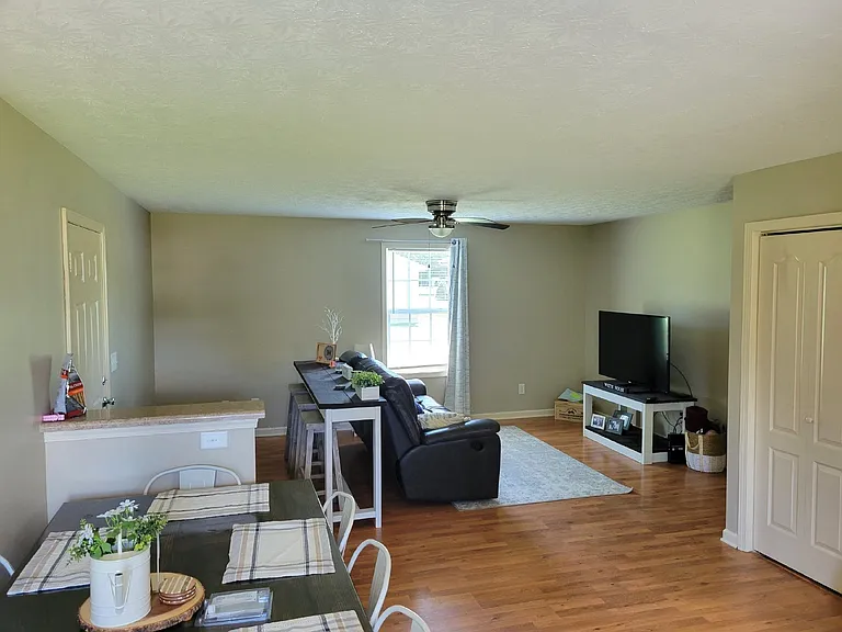 103 Sugartree Ct #D — Photo 5
