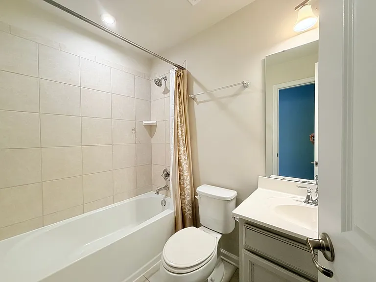121 Capeside Ct — Photo 11
